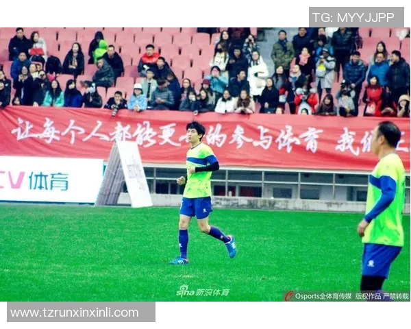 帅气出场足球明星视频展现运动魅力与风采的精彩瞬间 帅气出场足球明星视频展现运动魅力与风采的精彩瞬间